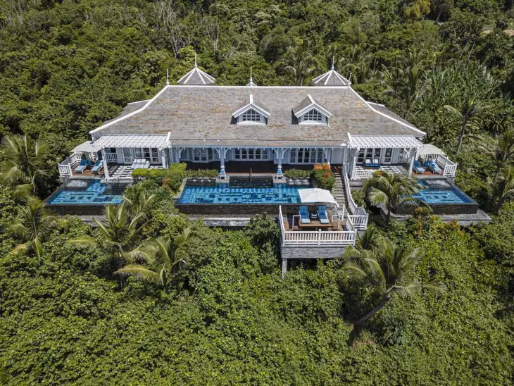 Biệt thự vịnh Bãi Bắc ẩn mình giữa thiên nhiên xanh mát trên bán đảo Sơn Trà. Ảnh: InterContinental Danang Sun Peninsula Resort