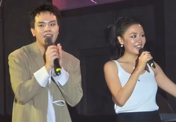 Văn Mai Hương và nhà sản xuất, nhạc sĩ Hứa Kim Tuyền - Ảnh: LÊ GIANG