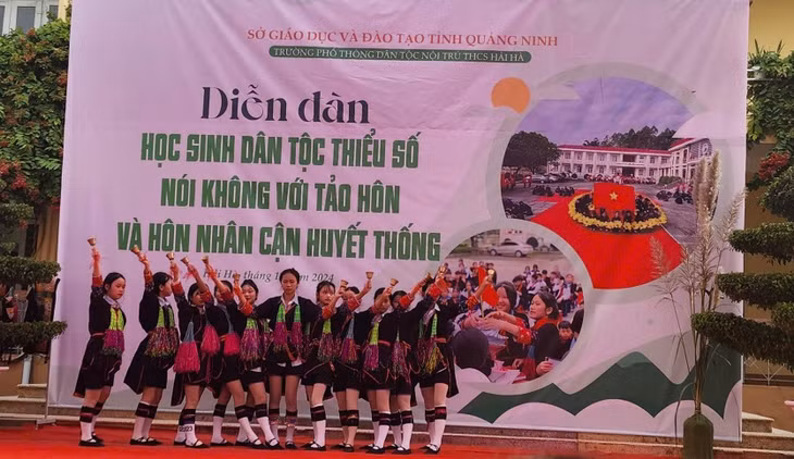Diễn đàn Học sinh DTTS nói không với tảo hôn và hôn nhân cận huyết thống tại trường PT DT Nội trú THCS Hải Hà. Tháng 12/2024. Ảnh: Cơ sở cung cấp