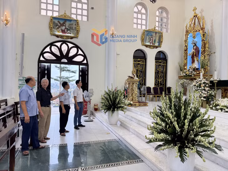 Nhà thờ Giáo xứ Hòn Gai được tu bổ, nâng cấp tạo thuận lợi để giáo dân sinh hoạt tôn giáo.