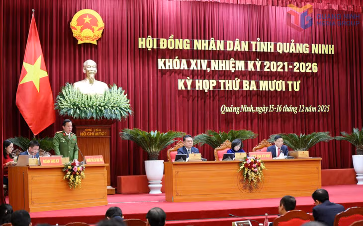 Lãnh đạo Công an tỉnh, trả lời chất vấn tại kỳ họp.