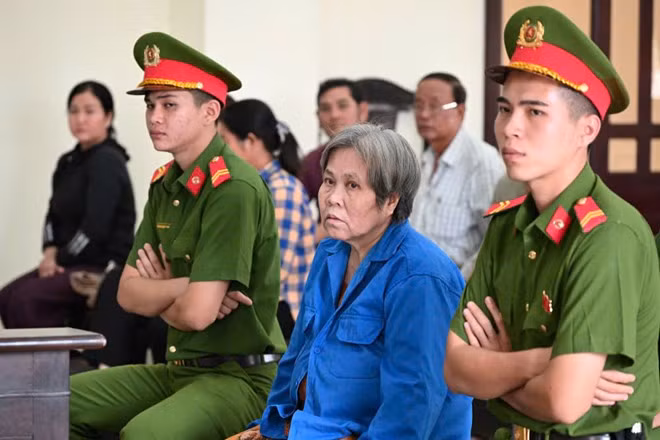 Thầy bói "dỏm" Trần Thị Kim Dung đã lừa đảo 14 người với tổng số tiền hơn 70 tỉ đồng. Ảnh: Duy Minh
