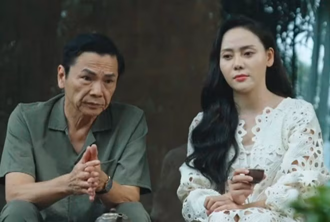 NSND Trung Anh và diễn viên Huyền Trang. Ảnh: Cắt từ video.
