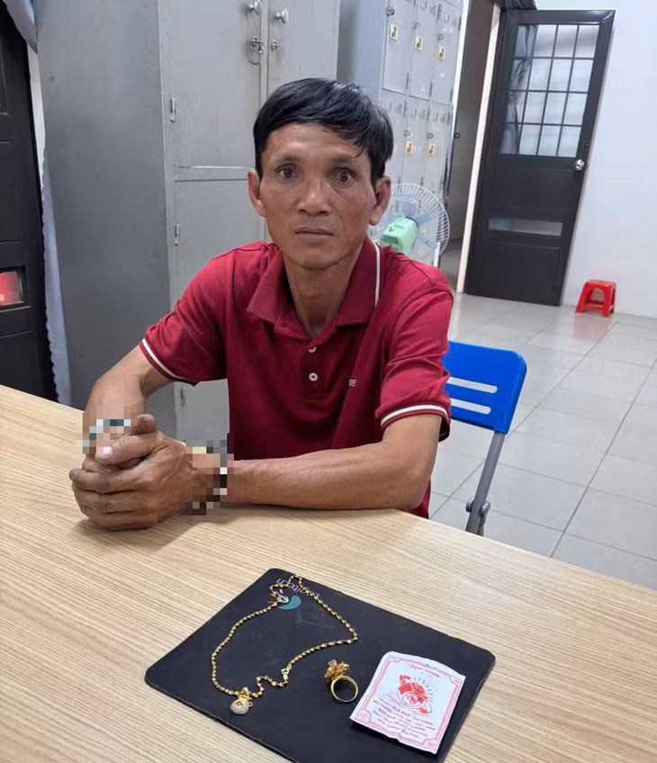 Bảo và một số tang vật tại cơ quan điều tra - Ảnh: Công an tỉnh Tây Ninh