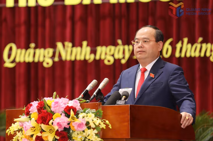 Đồng chí Quản Minh Cường, Bí thư Tỉnh ủy, Trưởng Đoàn ĐBQH tỉnh, phát biểu chỉ đạo tại kỳ họp.