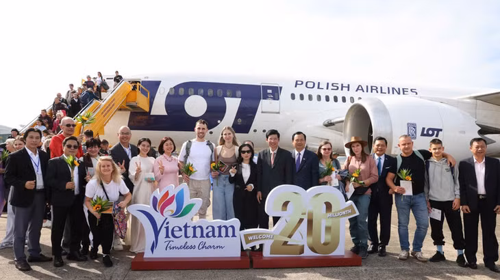 Việt Nam đón vị khách quốc tế thứ 20 triệu trong năm 2025. (Ảnh: TITC)
