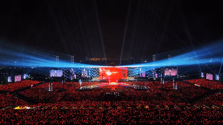 Loạt concert quy mô lớn tiếp tục được tổ chức, thu hút hàng chục nghìn khán giả. Ảnh: Nhà sản xuất