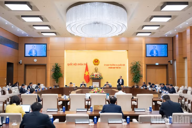 Quang cảnh phiên họp sáng 24/12. (Ảnh: DUY LINH)