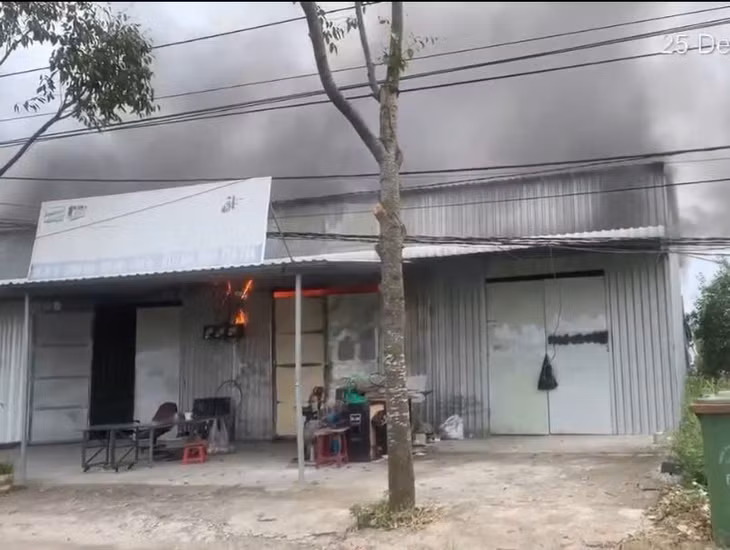 Hiện trường vụ cháy nhà dân xảy ra ở ấp 10, xã Lương Hòa, tỉnh Tây Ninh. Ảnh: Duy Minh