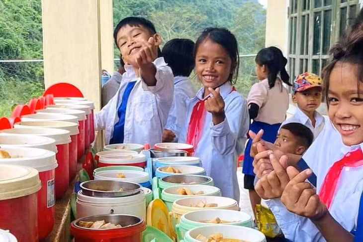 Học sinh tiểu học, THCS tại các xã biên giới đất liền được hỗ trợ tiền ăn trưa 450.000 đồng/tháng.