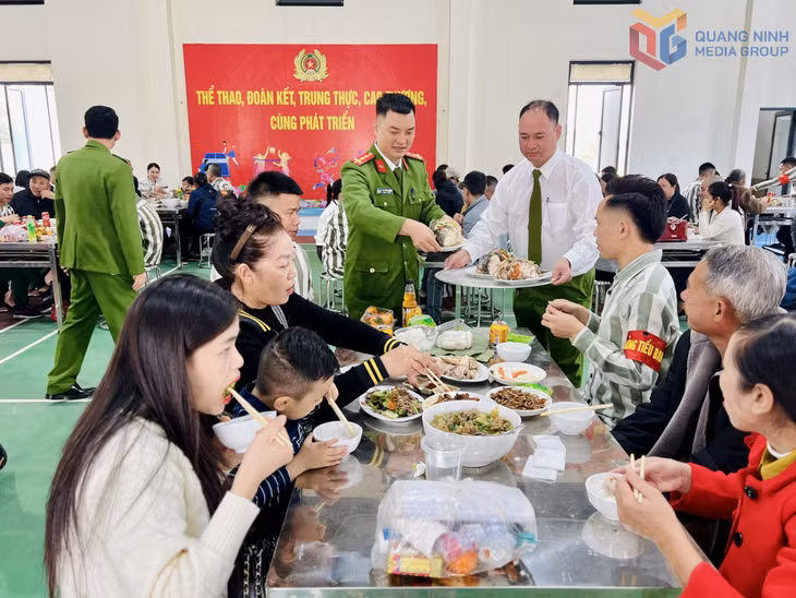 Phạm nhân được gặp gỡ, ăn cơm với gia đình sau Hội nghị gia đình phạm nhân.