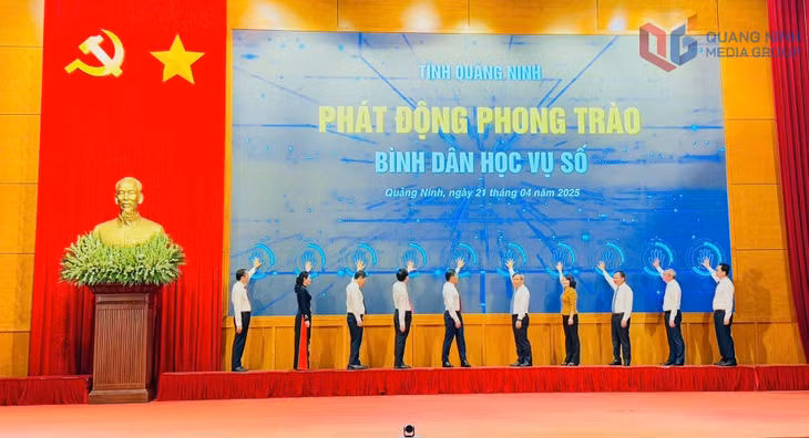 Tỉnh Quảng Ninh phát động phong trào bình dân học vụ số (tháng 4/2025). Ảnh: Mạnh Trường