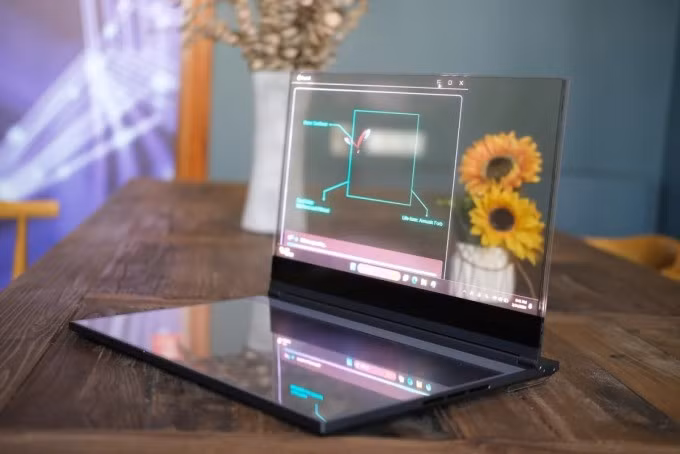 Màn hình 17,3 inch trong suốt Lenovo ThinkBook tại MWC 2024. Ảnh: The Verge