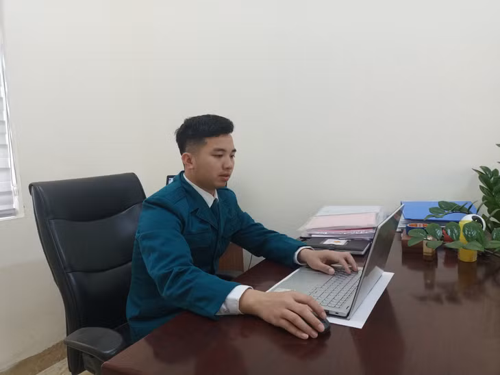 Anh Trương Văn Thắng, Chỉ huy trưởng Ban CHQS thị trấn Cái Rồng.