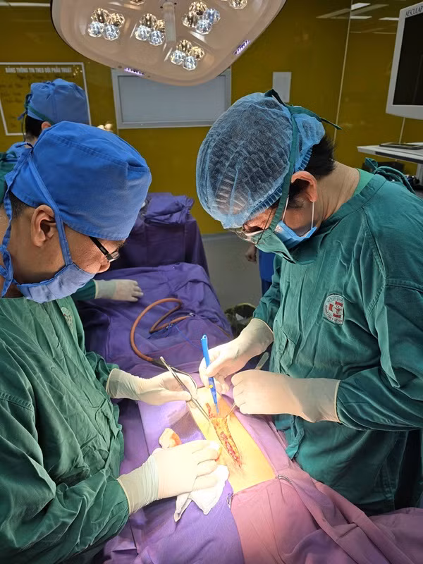 TTYT huyện Hải Hà vừa cấp cứu thành công một trường hợp bệnh nhân có dị vật, được xác định là con lươn dài 30cm trong ổ bụng. (Tháng 3/2024)