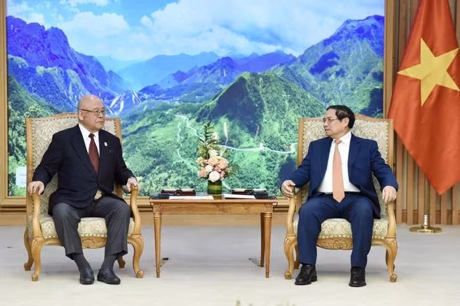 Thủ tướng Phạm Minh Chính tiếp ông Takebe Tsutomu, Cố vấn đặc biệt Liên minh Nghị sỹ hữu nghị Nhật Bản-Việt Nam. (Ảnh: Dương Giang/TTXVN)