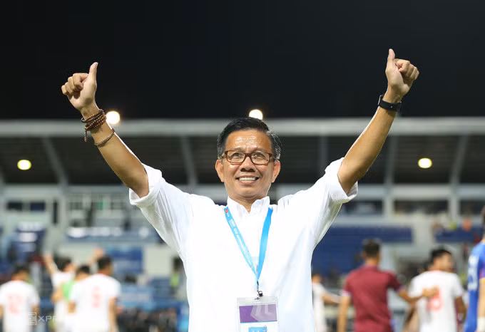 HLV Hoàng Anh Tuấn ăn mừng sau khi Việt Nam đánh bại Indonesia trong trận chung kết U23 Đông Nam Á 2023 tại Thái Lan. Ảnh: Lâm Thoả