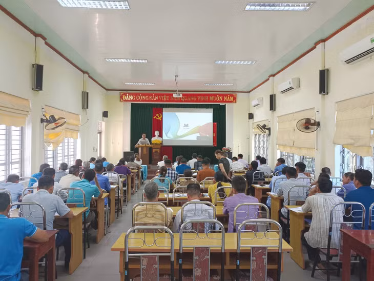 HNH huyện Ba Chẽ tập huấn cho nông dân đưa các sản phẩm lên nền tảng số.