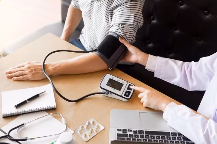 Bệnh nhân tăng huyết áp có nguy cơ cao mắc bệnh thận mạn tính.
