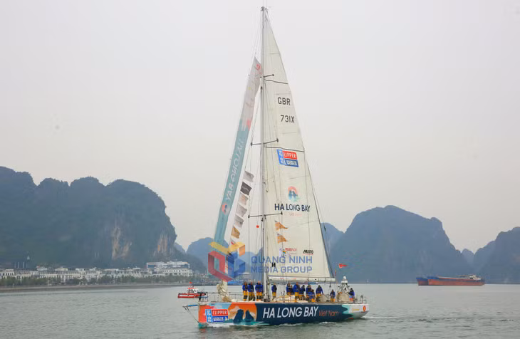 "Chủ nhà" HaLong Bay, Viet Nam rời bến cảng quê hương trong sự cổ vũ, động viên nhiệt tình của tất cả. Ở cuộc đua số 7, tuy họ chỉ về đích thứ 5 chung cuộc nhưng lại là quán quân Vượt đại dương và được cộng 3 điểm để vươn lên vị trí thứ 5 chung cuộc với tổng số 50 điểm.