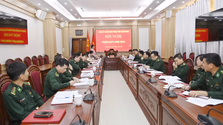 Đại biểu các ban xây dựng Đảng của Tỉnh ủy phát biểu ý kiến.