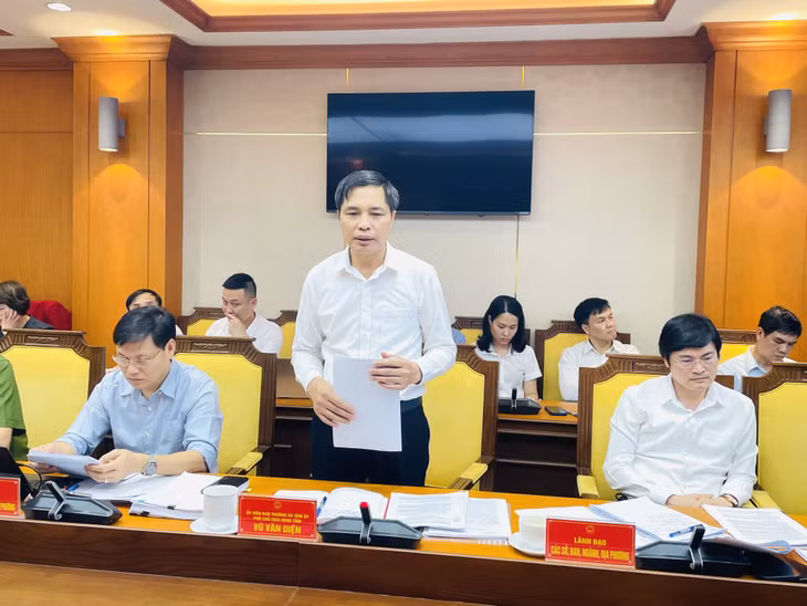 Đồng chí Vũ Văn Diện, Phó Chủ tịch Thường trực UBND tỉnh phát biểu tại buổi làm việc.