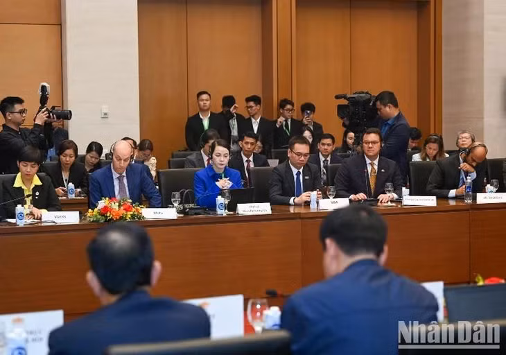 Đại diện các doanh nghiệp Hội đồng Kinh doanh Hoa Kỳ-ASEAN dự cuộc làm việc. (Ảnh: DUY LINH)