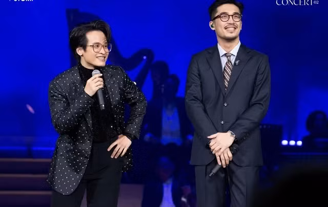 Vũ. và Hà Anh Tuấn trên sân khấu Storii Concert 02 - "Người giữ Mùa Xuân"