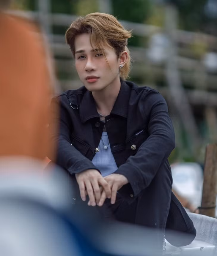 Hiện Jack vẫn giữ im lặng sau những ồn ào liên quan đến ViruSs. Mặc dù vậy, nhiều khán giả cho rằng anh đã "mất điểm" ít nhiều khi liên tục vướng thị phi. Thậm chí, có ý kiến cho rằng khán giả cần phải khắt khe hơn đối với những nghệ sĩ vướng ồn ào, liên tiếp "ngụp lặn" trong scandal như Jack (Ảnh: Facebook nhân vật).