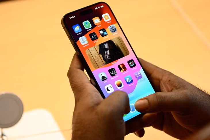 iOS 18 hứa hẹn sẽ thay đổi cách người dùng sử dụng iPhone (Ảnh: Tom's Guide).