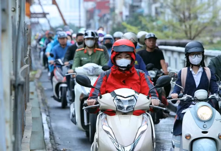 Thủ đô Hà Nội có mưa vài nơi, sáng sớm có sương mù nhẹ, trưa chiều giảm mây hửng nắng. Sáng và đêm trời lạnh. (Ảnh: An Đăng/TTXVN)