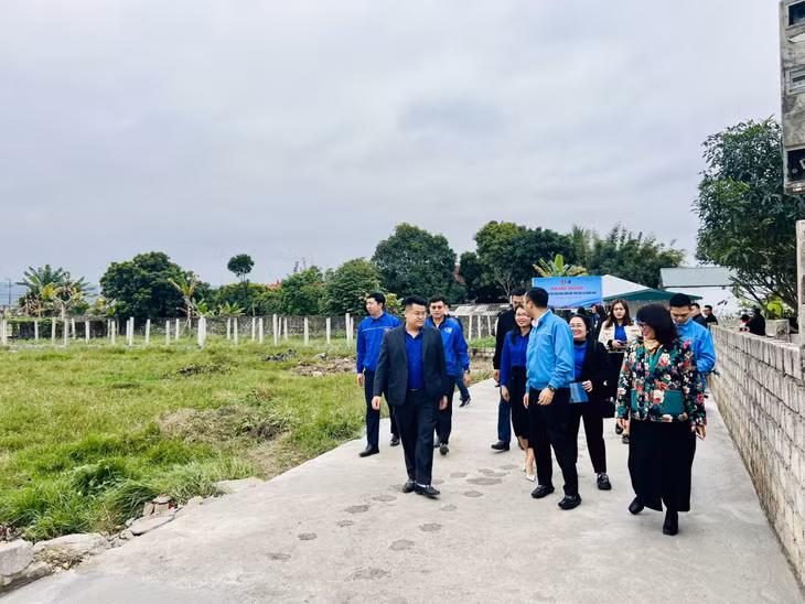 ... và sau khi được bê tông hóa do ĐVTN thành phố thực hiện. Ảnh do đơn vị cung cấp