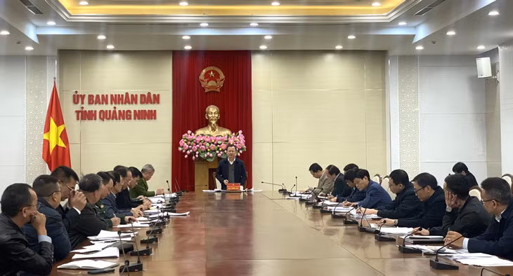 Đồng chí Cao Tường Huy, Phó Bí thư Tỉnh ủy, Chủ tịch UBND tỉnh, chủ trì cuộc họp.