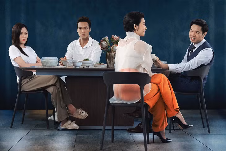 Từ phải sang: Thái Hòa, Xuân Lan, Lâm Thanh Nhã, Uyển Ân trên poster Cái giá của hạnh phúc - Ảnh: ĐPCC