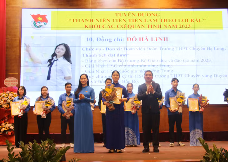 Các ĐVTN được tuyên dương "Thanh niên tiên tiến làm theo lời Bác" năm 2023.