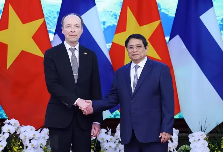 Thủ tướng Phạm Minh Chính hội kiến Chủ tịch Quốc hội Phần Lan Jussi Halla-aho. (Ảnh: Dương Giang/TTXVN)