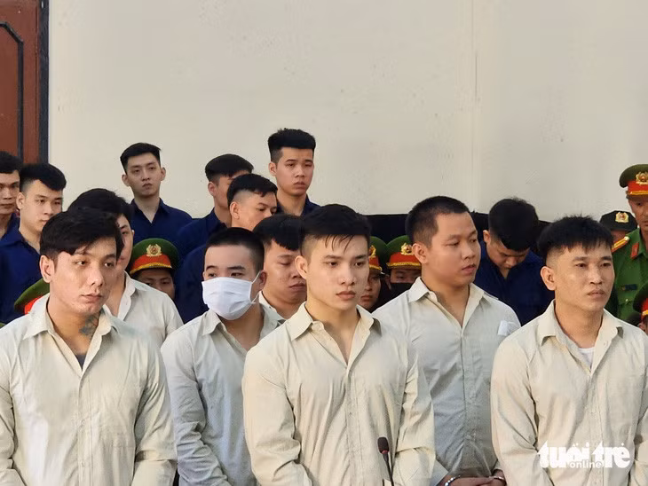 Các bị cáo tại phiên tòa - Ảnh: HOÀI THƯƠNG