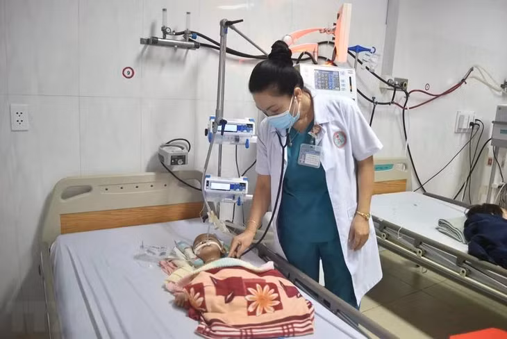 Cục Y tế Dự phòng đề nghị Sở Y tế các tỉnh, thành phố đẩy mạnh truyền thông về nguy cơ mắc bệnh và các biện pháp phòng chống bệnh ho gà, các bệnh dự phòng bằng vaccine. (Ảnh minh họa: TTXVN/Vietnam+)