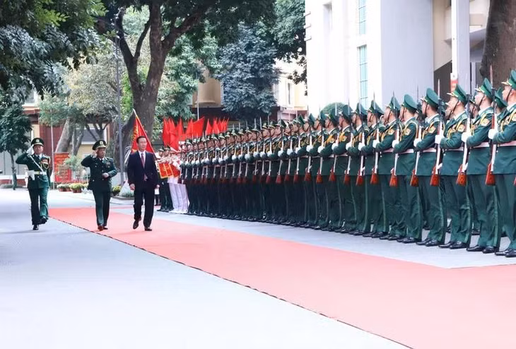 Chủ tịch nước Võ Văn Thưởng duyệt đội danh dự.