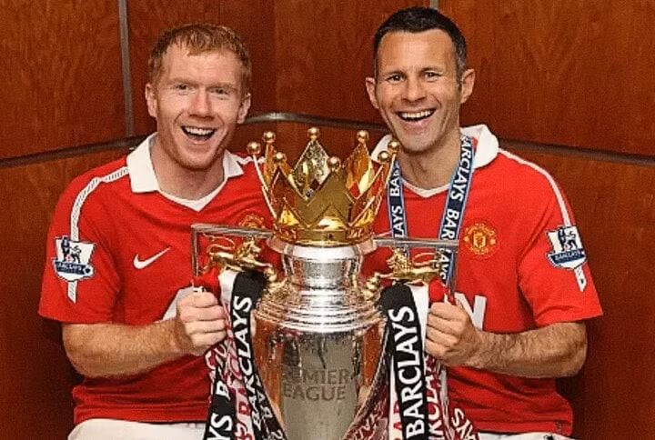 Trong khi Paul Scholes được vinh danh vào năm 2022, Giggs vẫn bị BTC Premier League làm ngơ.