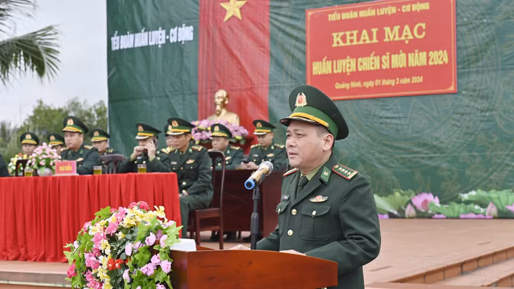 Đại tá Trần Văn Thanh, Phó chỉ huy trưởng, Tham mưu trưởng phát biểu giao nhiệm vụ huấn luyện cho các tập thể, cá nhân.