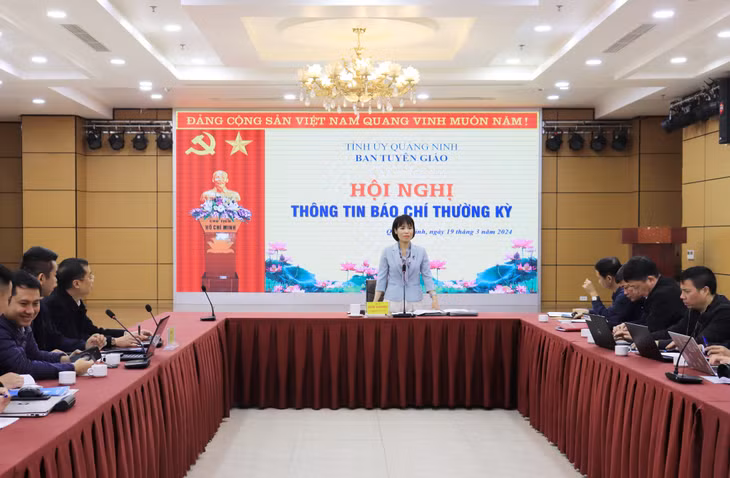 Đồng chí Nguyễn Thị Kim Nhàn, Phó trưởng Ban Tuyên giáo Tỉnh ủy, phát biểu tại hội nghị.