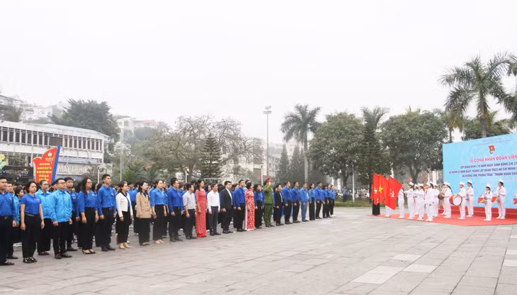 Quang cảnh lễ công nhận đoàn viên.