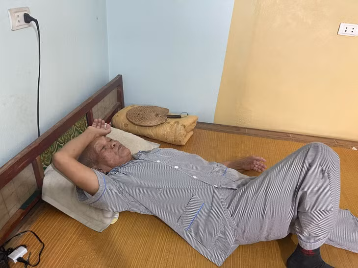 Bác Vấn đau lưng, không đi lại được vì thoái hóa cột sống