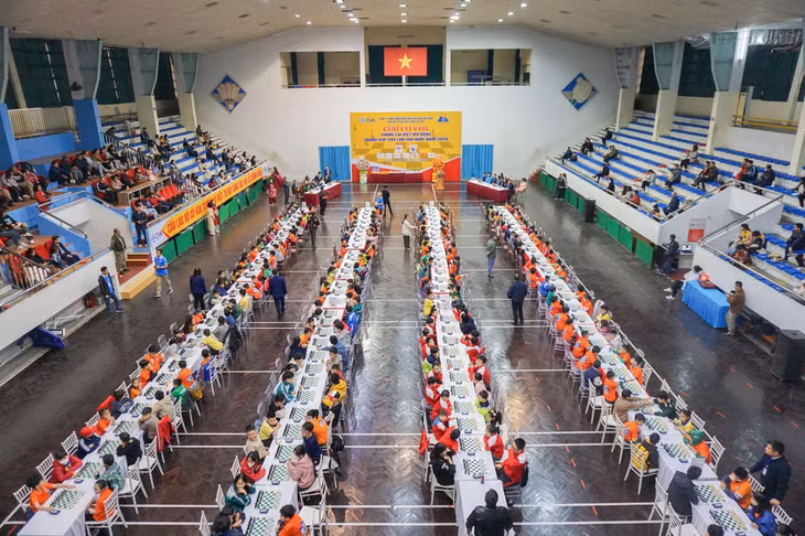 Gần 300 kỳ thủ nhỏ tuổi tham gia giải.