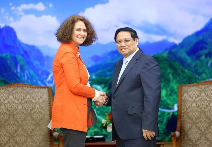 Thủ tướng Phạm Minh Chính tiếp bà Carolyn Turk, Giám đốc quốc gia Ngân hàng Thế giới (WB) tại Việt Nam đến chào từ biệt. (Ảnh: Dương Giang/TTXVN)