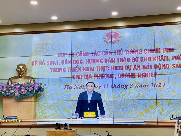 Phó Thủ tướng Trần Hồng Hà chỉ đạo tại cuộc họp.
