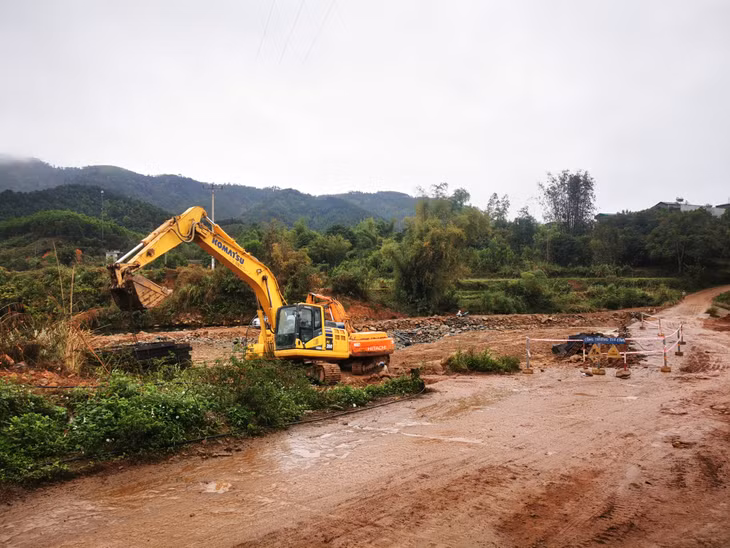 Công trường thi công tuyến cống hộp Pắc Pò, xã Đồng Mô, huyện Bình Liêu.