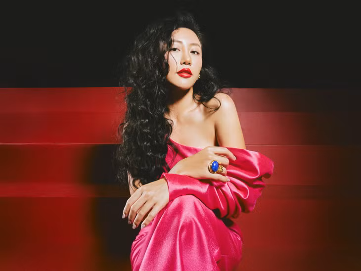 Văn Mai Hương gây chú ý khi tổ chức live show tại Nhật Bản.