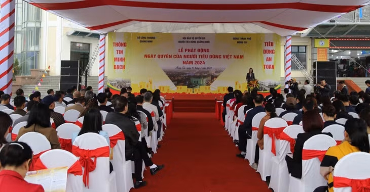 Quang cảnh lễ phát động.